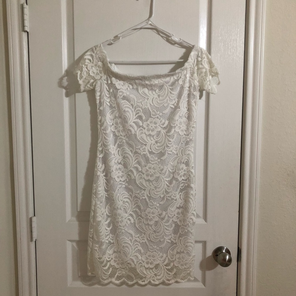 Off-the-shoulder white floral body con dress